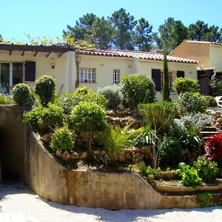 Maison Charmante A Avec Piscine Partagee