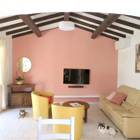 Maison Charmante A Avec Piscine Partagee