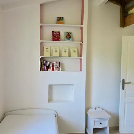 Vakantiehuis Maison Charmante A Avec Piscine Partagee